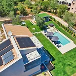 Villa Corfuville Luxury *